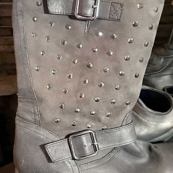 Union Bay woman's size 9 buckle boots with gunmetal accents - Picture 7 of 9